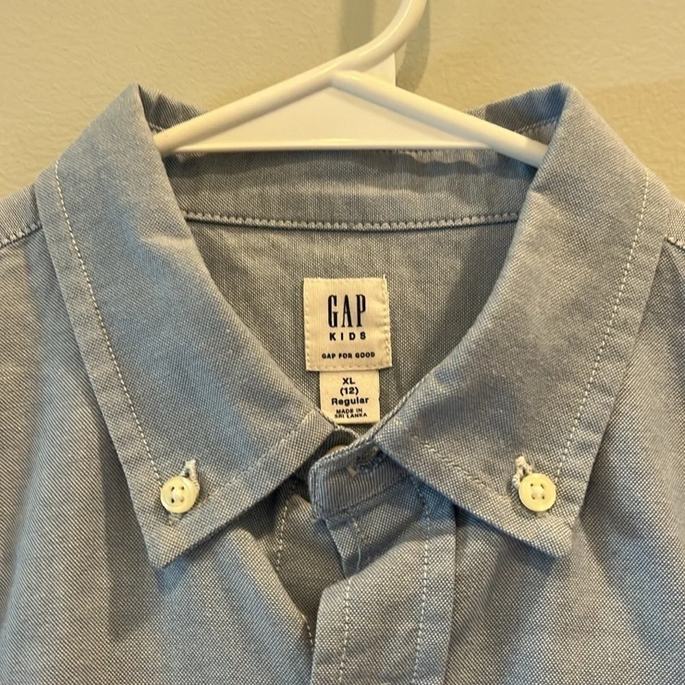GAP - boys oxford shirt - long sleeve button down. Size XL (18)